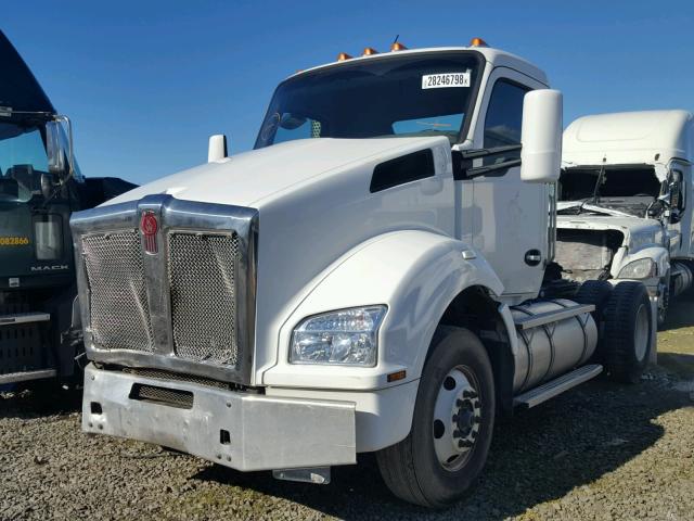 1XKZAP8X8GJ105960 - 2016 KENWORTH CONSTRUCTI WHITE photo 2