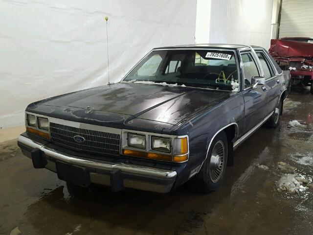 2FACP74F7LX134256 - 1990 FORD CROWN VICT BLUE photo 2