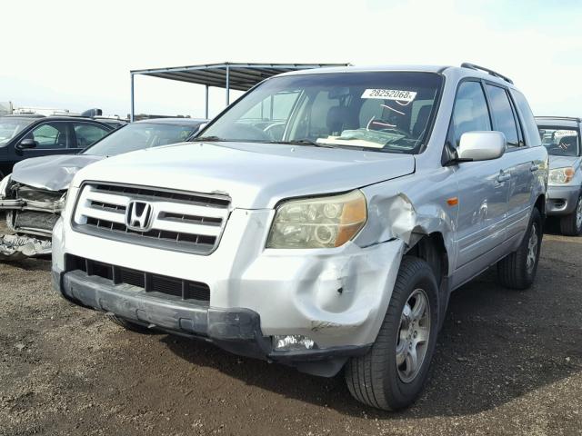 5FNYF28466B016041 - 2006 HONDA PILOT EX SILVER photo 2