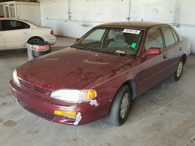 4T1BG12KXTU815114 - 1996 TOYOTA CAMRY DX BURGUNDY photo 2