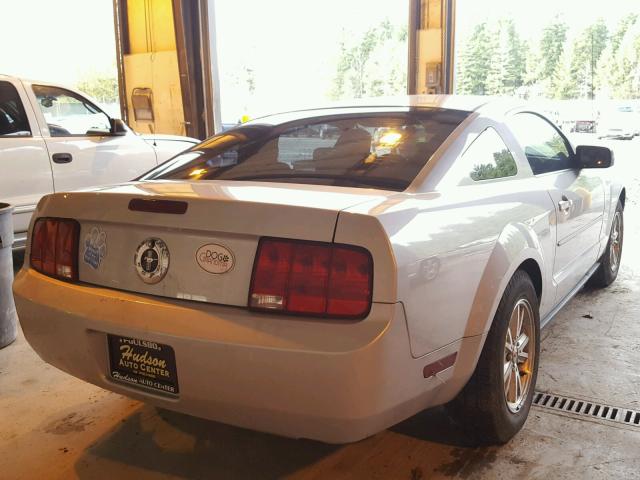 1ZVFT80N075365428 - 2007 FORD MUSTANG SILVER photo 4