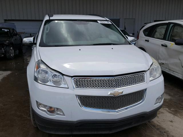 1GNLREED0AS138257 - 2010 CHEVROLET TRAVERSE L WHITE photo 9