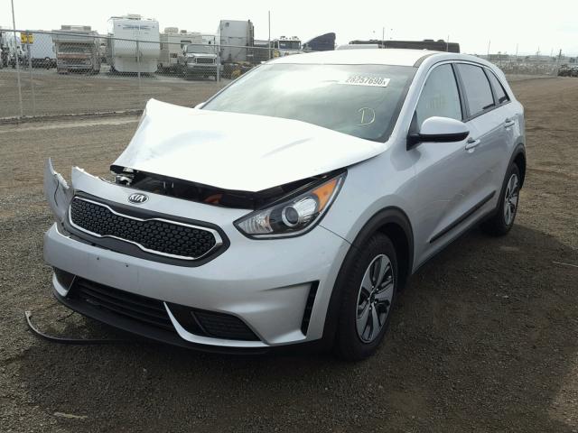 KNDCB3LC7H5076389 - 2017 KIA NIRO FE SILVER photo 2