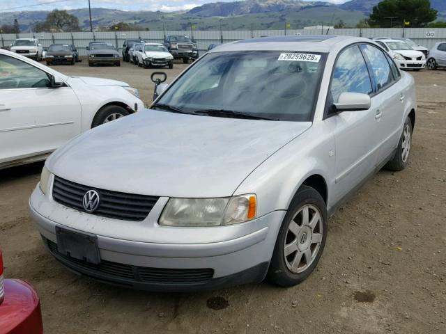 WVWAC63B61P015719 - 2001 VOLKSWAGEN PASSAT GLS SILVER photo 2