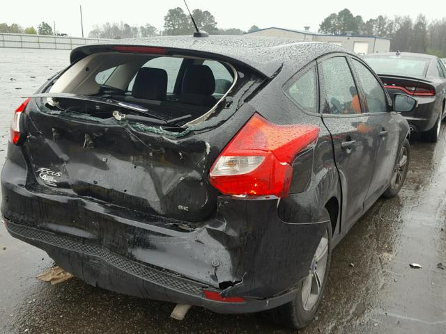 1FADP3K29EL291199 - 2014 FORD FOCUS SE BLACK photo 4