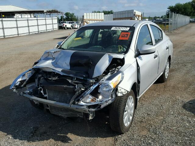 3N1CN7AP2GL880718 - 2016 NISSAN VERSA S SILVER photo 2