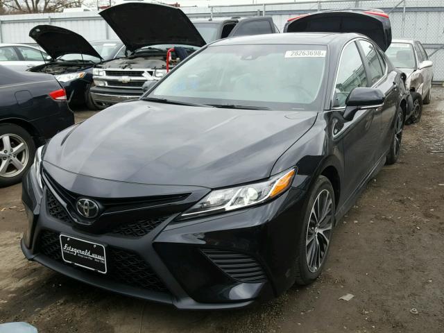 4T1B11HK9JU560851 - 2018 TOYOTA CAMRY L BLACK photo 2