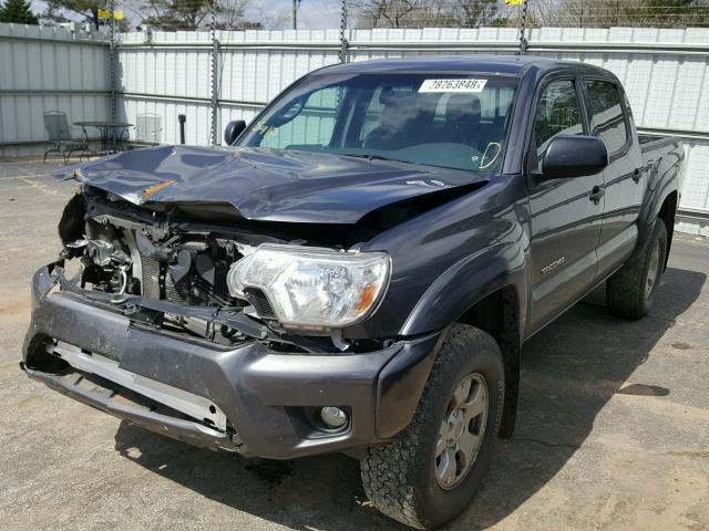 5TFLU4EN7FX144741 - 2015 TOYOTA TACOMA DOU GRAY photo 2