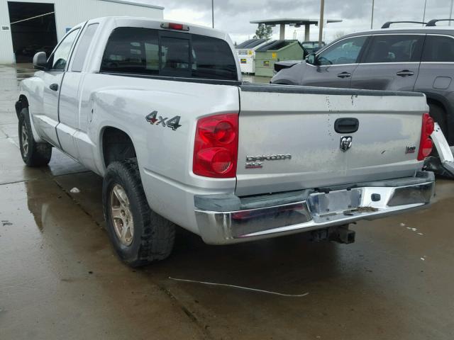 1D7HW42N75S193136 - 2005 DODGE DAKOTA SLT SILVER photo 3