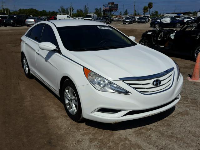 5NPEB4AC1DH684856 - 2013 HYUNDAI SONATA GLS WHITE photo 1