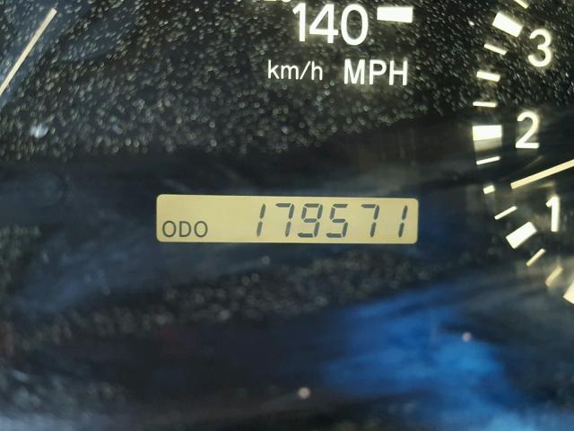 JTJGF10U620140902 - 2002 LEXUS RX 300 WHITE photo 8