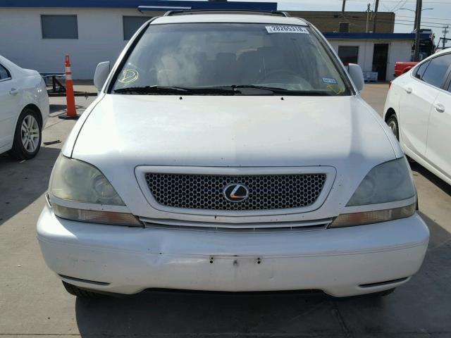 JTJGF10U620140902 - 2002 LEXUS RX 300 WHITE photo 9