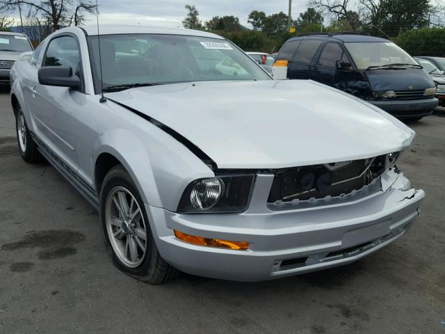 1ZVFT80N155214255 - 2005 FORD MUSTANG SILVER photo 1