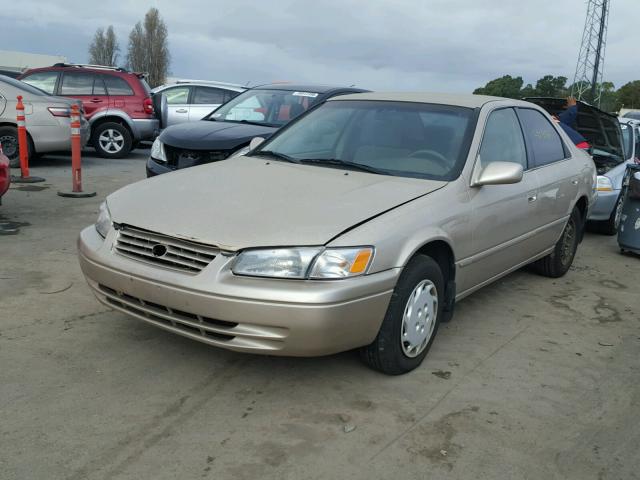 JT2BG22K6W0122491 - 1998 TOYOTA CAMRY CE GOLD photo 2