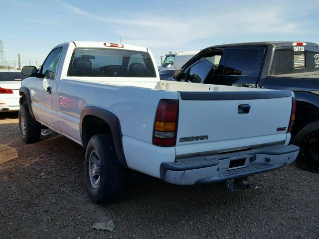 1GTHC24U72E303592 - 2002 GMC SIERRA C25 WHITE photo 3