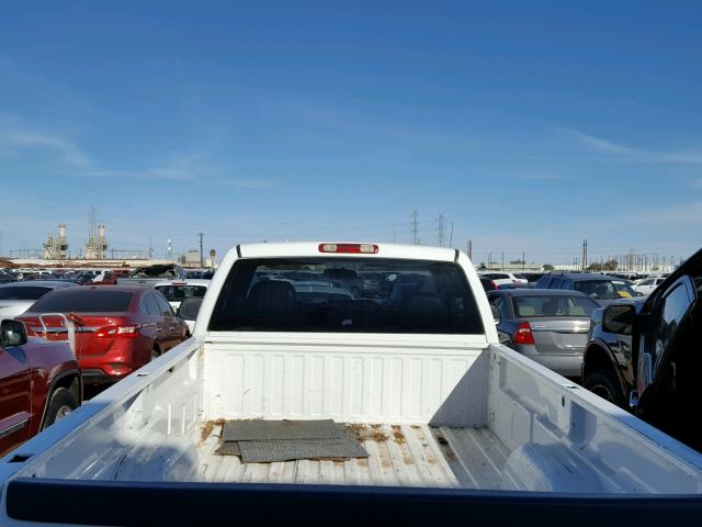 1GTHC24U72E303592 - 2002 GMC SIERRA C25 WHITE photo 6