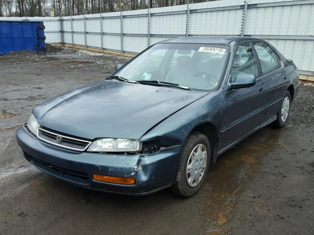 1HGCD5682VA188213 - 1997 HONDA ACCORD VAL GREEN photo 2