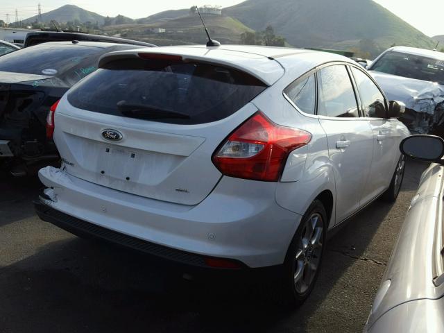 1FAHP3M27CL227903 - 2012 FORD FOCUS SEL WHITE photo 4