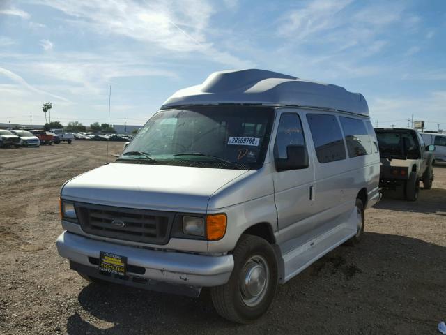 1FBSS31S45HA11990 - 2005 FORD ECONOLINE GRAY photo 2