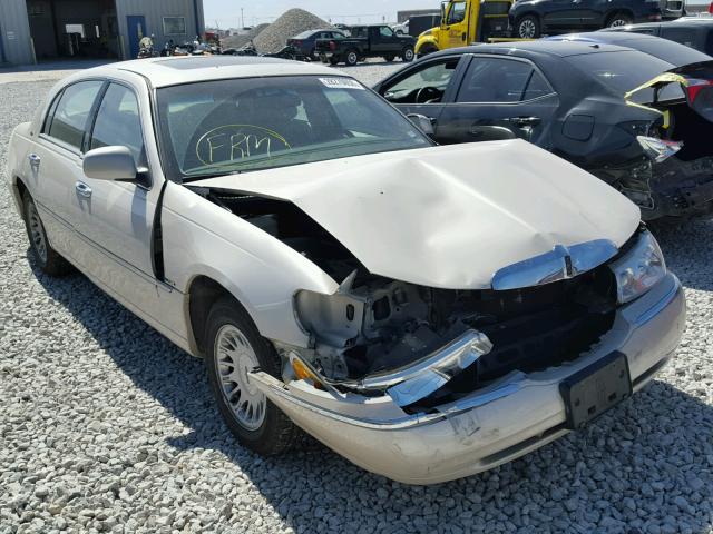 1LNHM83W12Y617915 - 2002 LINCOLN TOWN CAR C CREAM photo 1