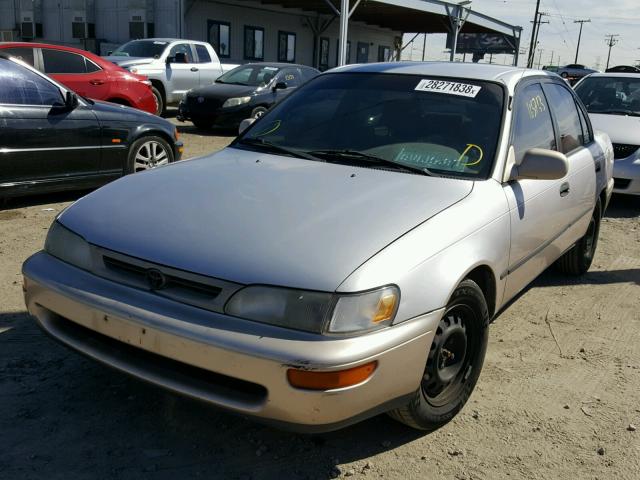 1NXBB02E0VZ660806 - 1997 TOYOTA COROLLA DX GOLD photo 2