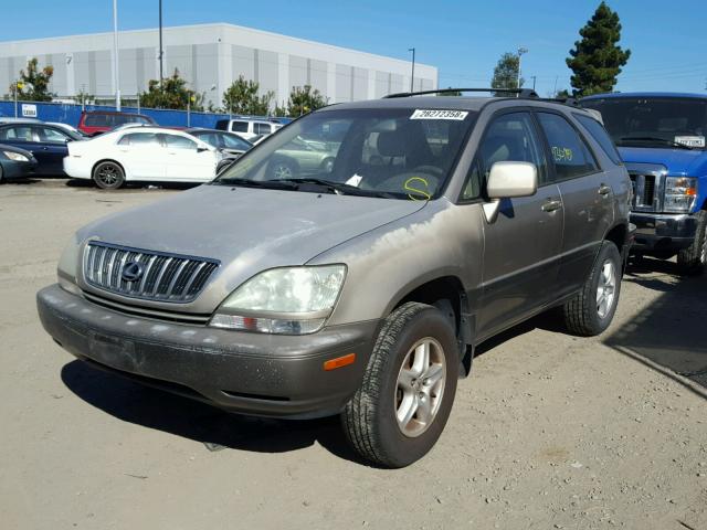 JTJHF10U510221134 - 2001 LEXUS RX 300 GOLD photo 2