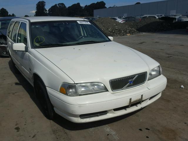 YV1LW5576W2482737 - 1998 VOLVO V70 WHITE photo 1