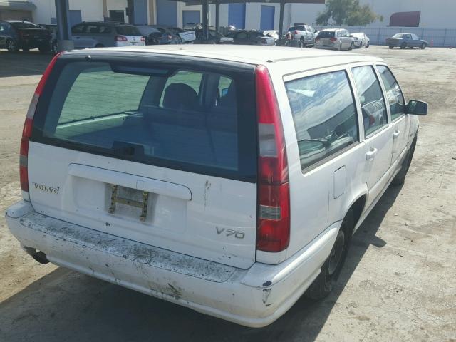 YV1LW5576W2482737 - 1998 VOLVO V70 WHITE photo 4