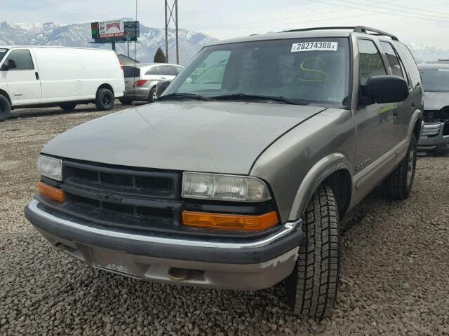 1GNDT13W22K155940 - 2002 CHEVROLET BLAZER GOLD photo 2