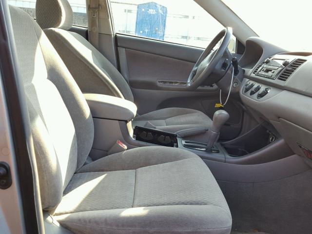 4T1BE32K12U542855 - 2002 TOYOTA CAMRY LE SILVER photo 5