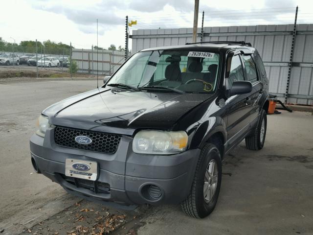 1FMYU02Z85KB68964 - 2005 FORD ESCAPE XLS BLACK photo 2