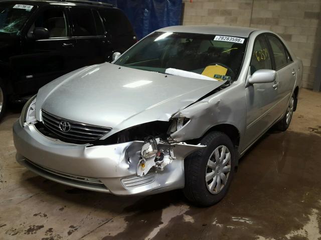 4T1BE30K05U067352 - 2005 TOYOTA CAMRY LE SILVER photo 2