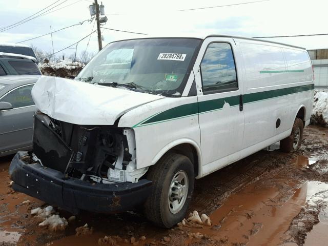 1GCHG39K381134088 - 2008 CHEVROLET EXPRESS G3 WHITE photo 2