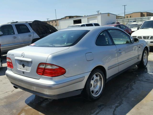 WDBLJ65G2WF024288 - 1998 MERCEDES-BENZ CLK 320 SILVER photo 4