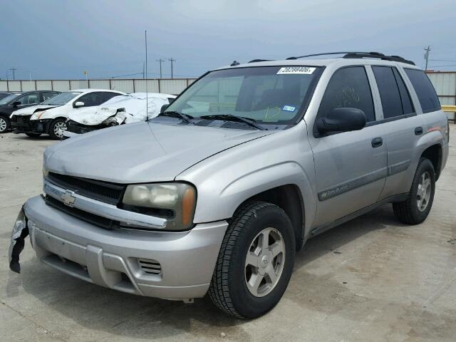 1GNDS13S642102385 - 2004 CHEVROLET TRAILBLAZE GRAY photo 2