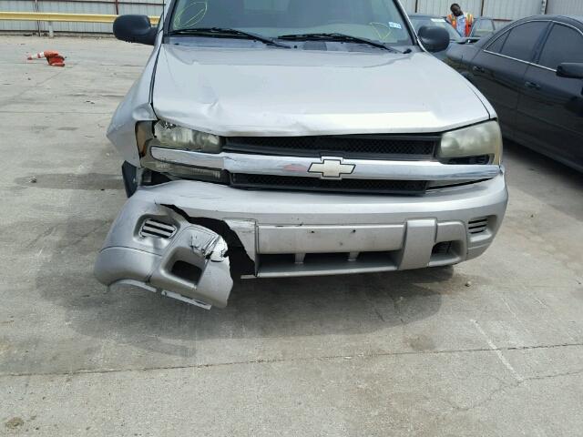 1GNDS13S642102385 - 2004 CHEVROLET TRAILBLAZE GRAY photo 9