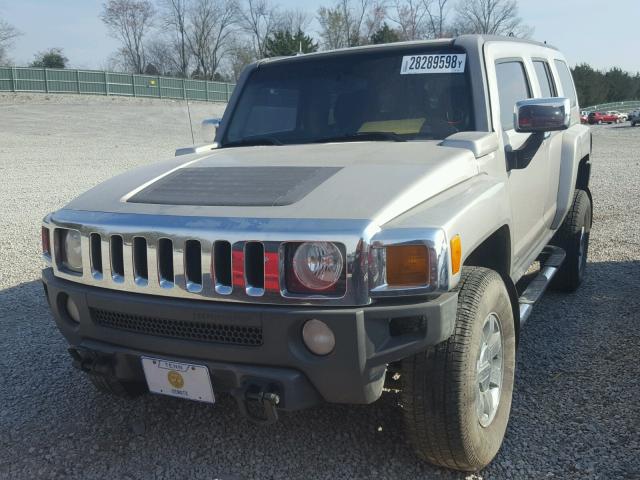 5GTDN136668131462 - 2006 HUMMER H3 GRAY photo 2