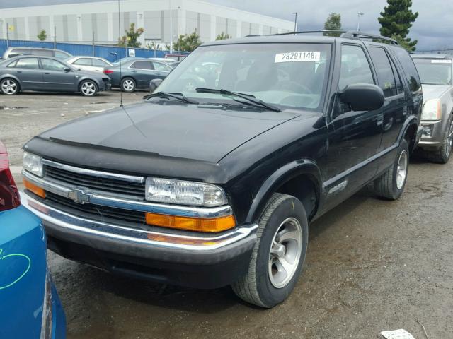 1GNCS13W8XK239637 - 1999 CHEVROLET BLAZER BLACK photo 2