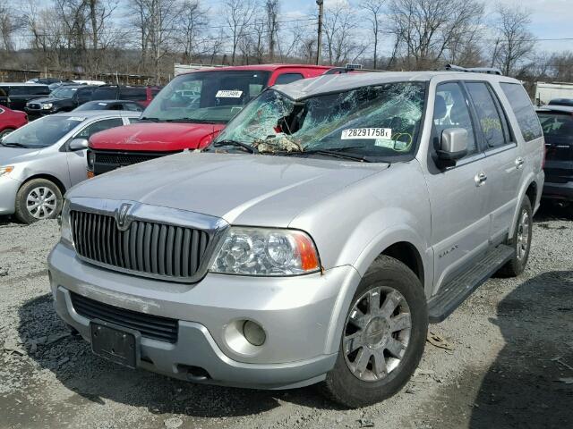 5LMFU28R33LJ17385 - 2003 LINCOLN NAVIGATOR ვერცხლისფერი ფოტო 2