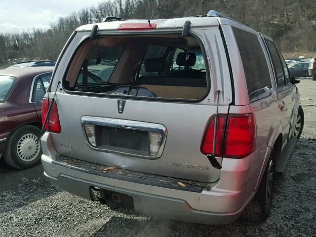 5LMFU28R33LJ17385 - 2003 LINCOLN NAVIGATOR ვერცხლისფერი ფოტო 4