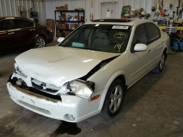 JN1CA31A31T303098 - 2001 NISSAN MAXIMA GXE WHITE photo 2