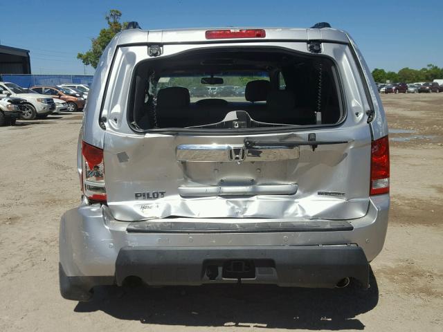 5FNYF3H9XBB043223 - 2011 HONDA PILOT TOUR WHITE photo 9