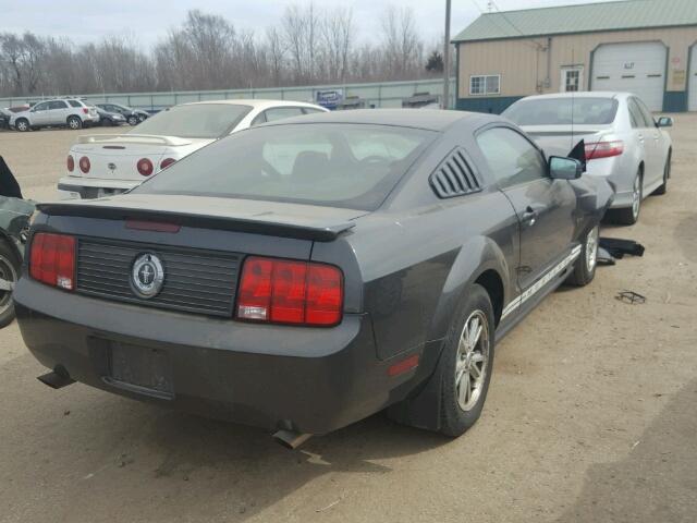 1ZVHT80N595121074 - 2009 FORD MUSTANG GRAY photo 4