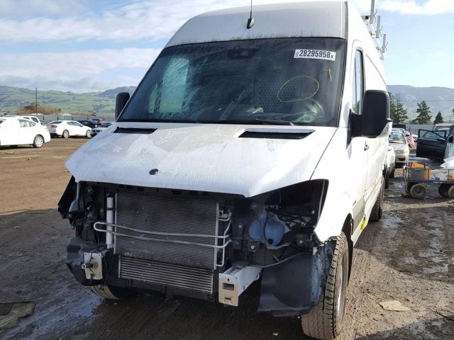 WD3PE8CC2F5947941 - 2015 MERCEDES-BENZ SPRINTER 2 WHITE photo 2