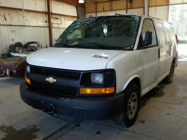 1GCSGAFX1D1147040 - 2013 CHEVROLET EXPRESS G1 WHITE photo 2