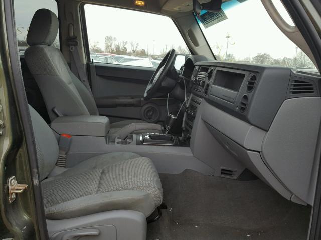 1J8HG48P77C584910 - 2007 JEEP COMMANDER GREEN photo 5