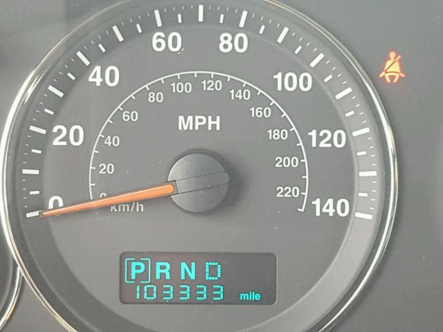 1J8HG48P77C584910 - 2007 JEEP COMMANDER GREEN photo 8