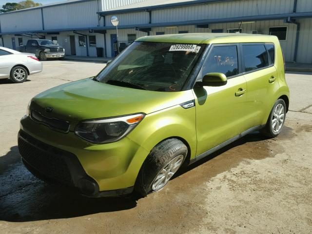 KNDJN2A27F7760377 - 2015 KIA SOUL GREEN photo 2