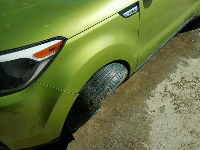 KNDJN2A27F7760377 - 2015 KIA SOUL GREEN photo 9