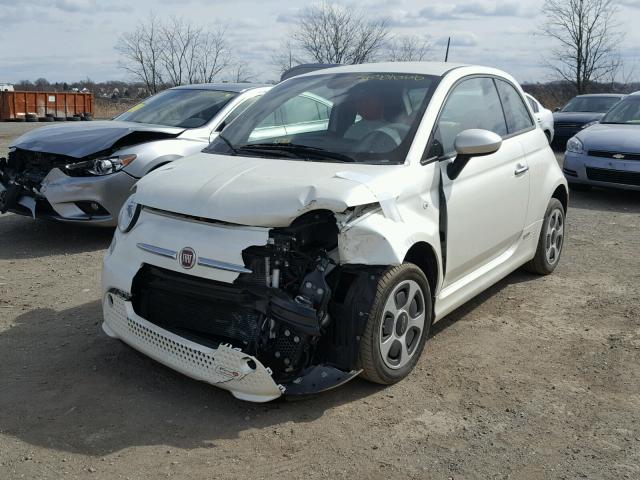 3C3CFFGE9DT740305 - 2013 FIAT 500 ELECTR WHITE photo 2